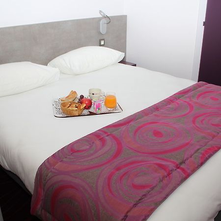 Brit Hotel Les Evens Saint-Saturnin  Kültér fotó
