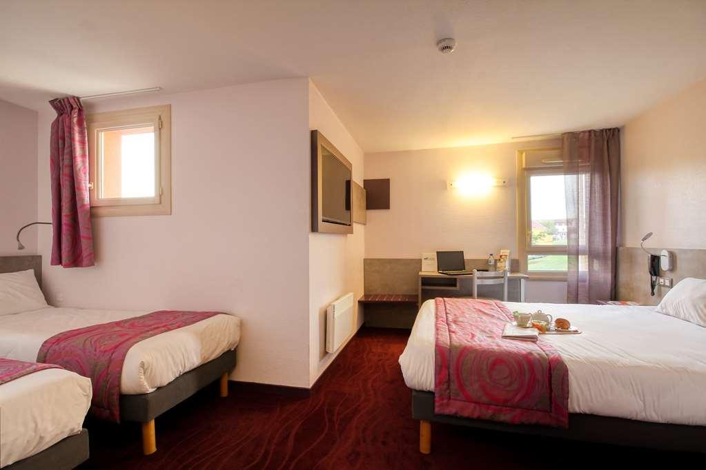 Brit Hotel Les Evens Saint-Saturnin  Szoba fotó