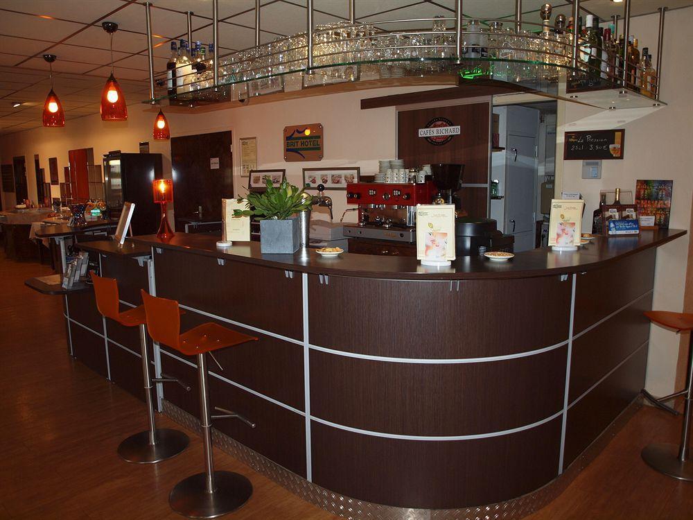 Brit Hotel Les Evens Saint-Saturnin  Kültér fotó