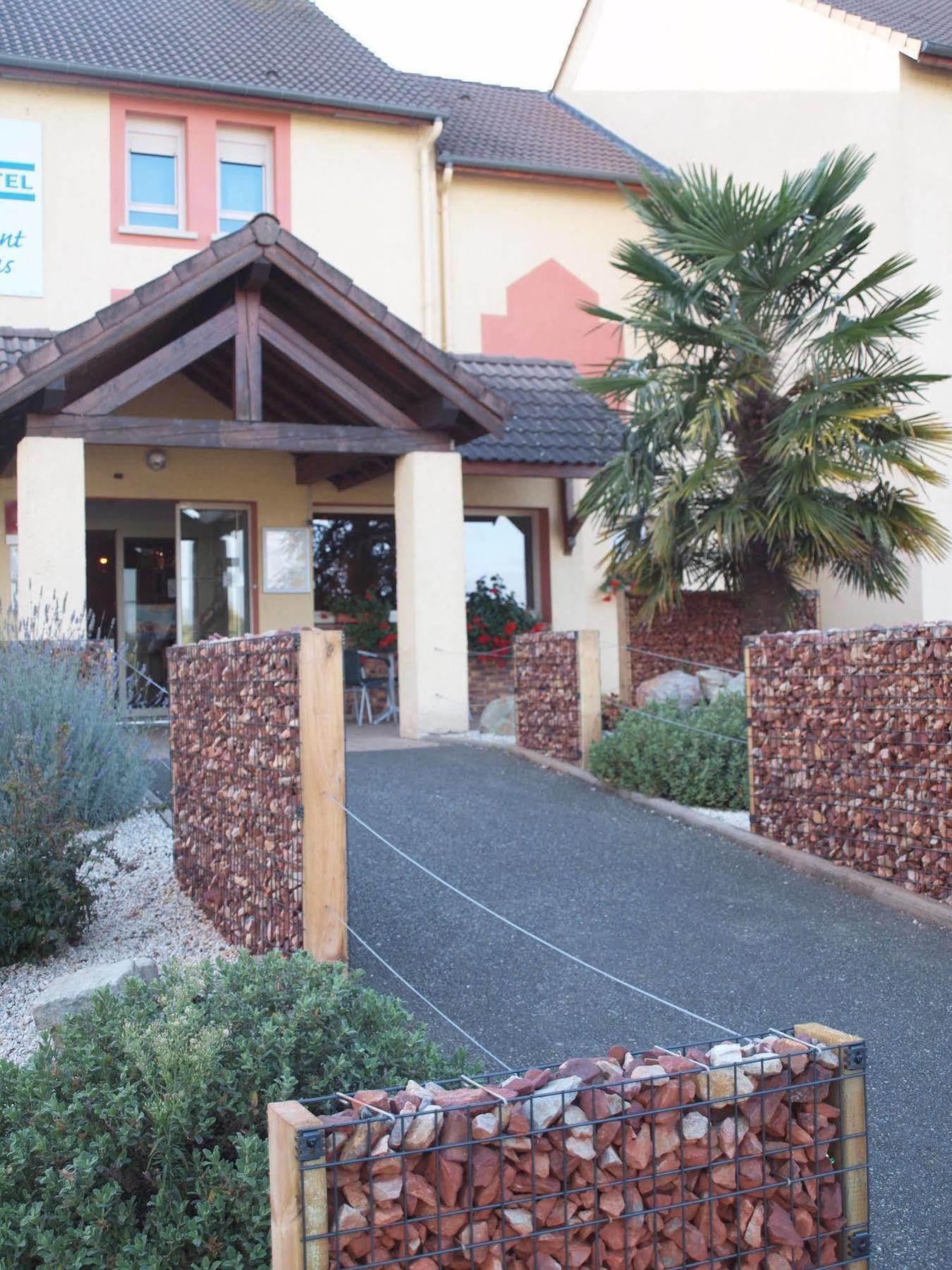 Brit Hotel Les Evens Saint-Saturnin  Kültér fotó